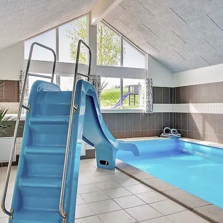 Сasa de vacaciones Sleeps 18 Pool Wifi